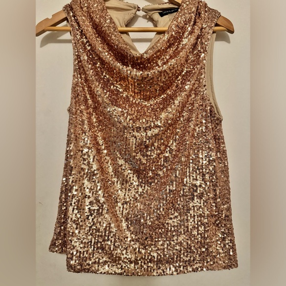 Tops - Women’s top Gold